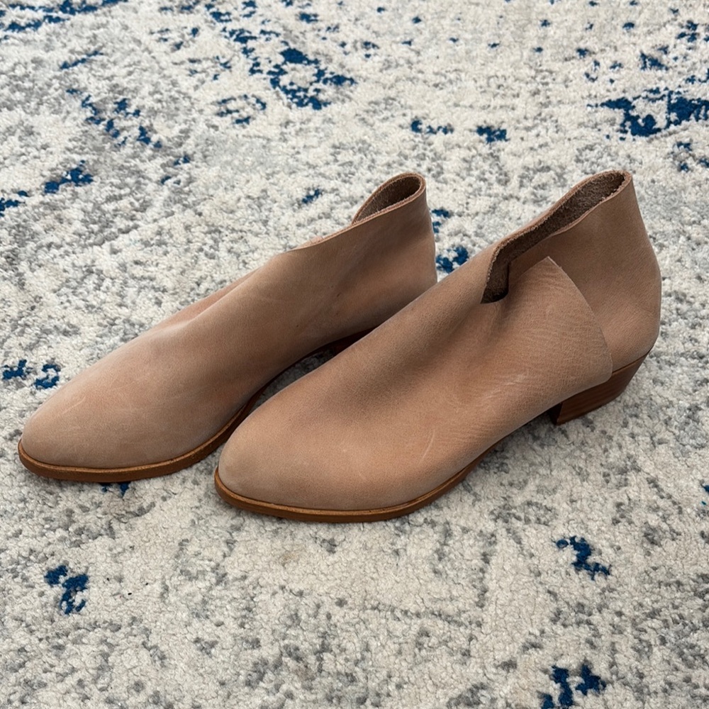 Chic Tan Ankle Boots